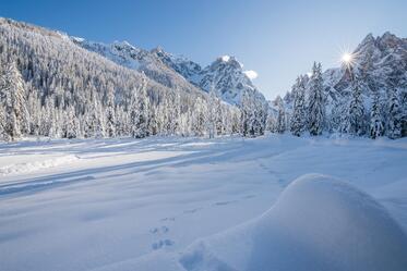 Schneebedeckte Dolomitenlandschaft