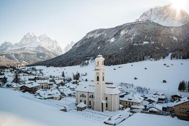 Schneebedeckte Berglandschaft